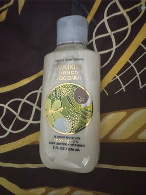 Bath & Body Works Waikiki Beach Coconut Lotion - Cream & Gold Label
